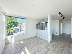 The Local 422 Apartments in Seattle, WA - Building Photo - Building Photo
