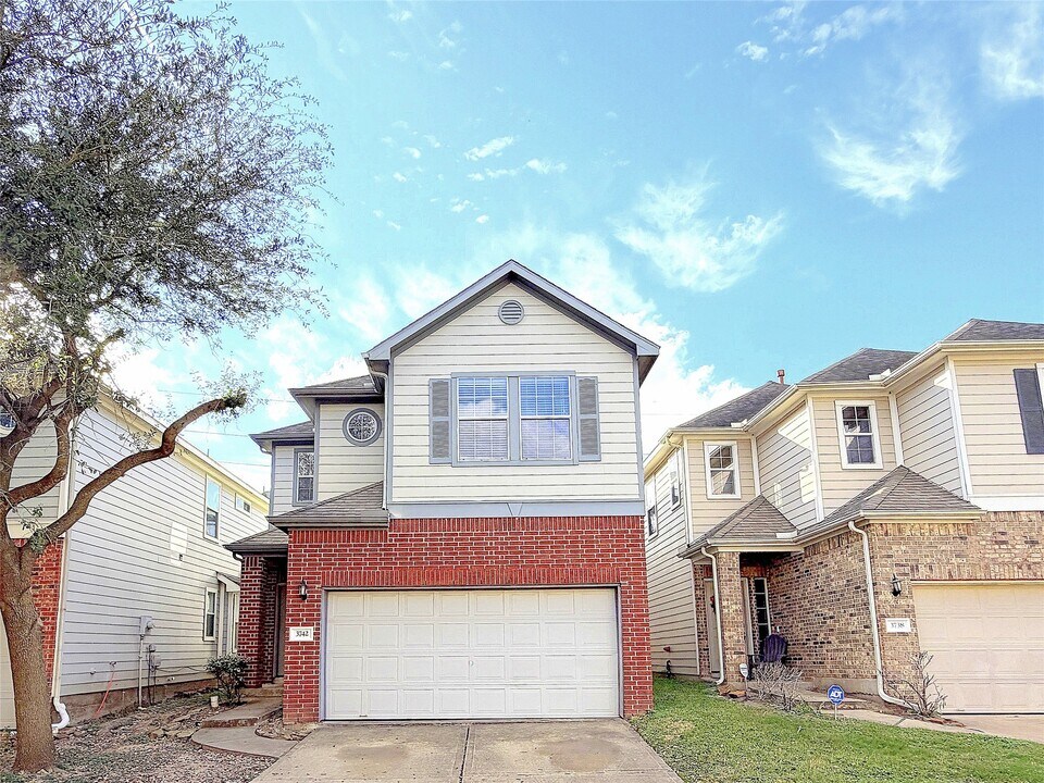 3742 W Ashford Villa Ln in Houston, TX - Building Photo