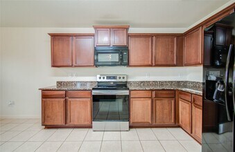 8218 Hall View Dr in Houston, TX - Building Photo - Building Photo