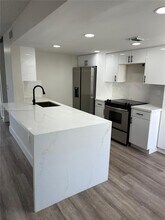 9735 NW 49th Terrace in Doral, FL - Foto de edificio - Building Photo