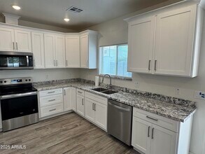 2814 E Roeser Rd in Phoenix, AZ - Building Photo - Building Photo