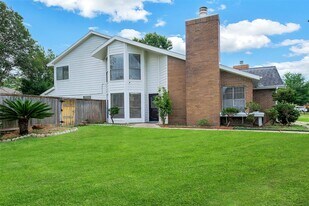 3103 Ashford Bend Dr in Houston, TX - Building Photo