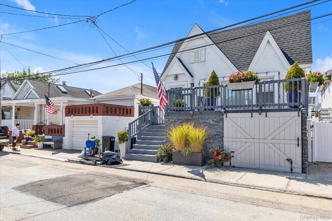 75 Oswego Ave in East Atlantic Beach, NY - Building Photo - Building Photo