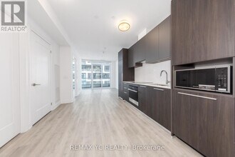65 Broadway Ave in Toronto, ON - Building Photo - Building Photo