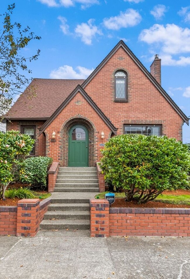 property at 3712 SW Grayson St