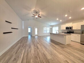 5031 Firstmate Wy in Bellview, FL - Building Photo - Building Photo