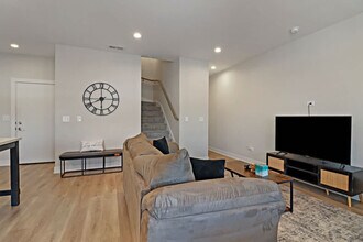 28415 Torch Pkwy, Unit SI ID1502222P in Warrenville, IL - Foto de edificio - Building Photo