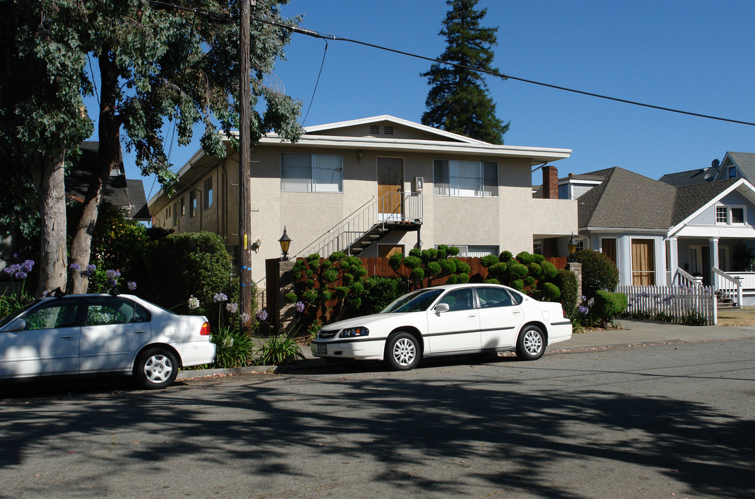 225 Grand Blvd in San Mateo, CA - Building Photo