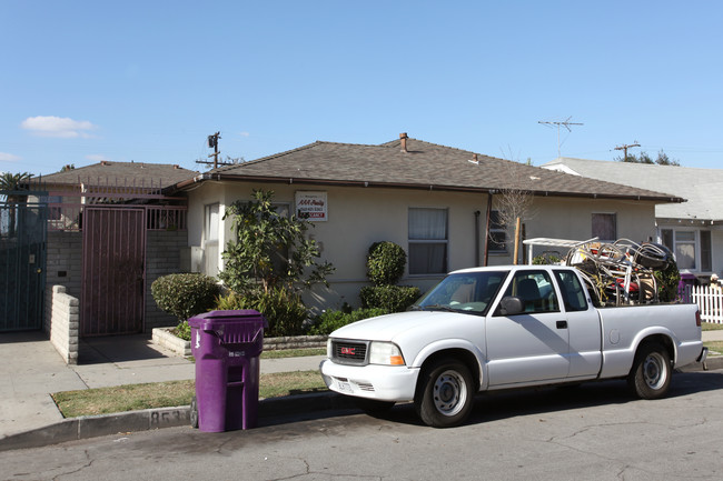 853 Gladys Ave in Long Beach, CA - Foto de edificio - Building Photo