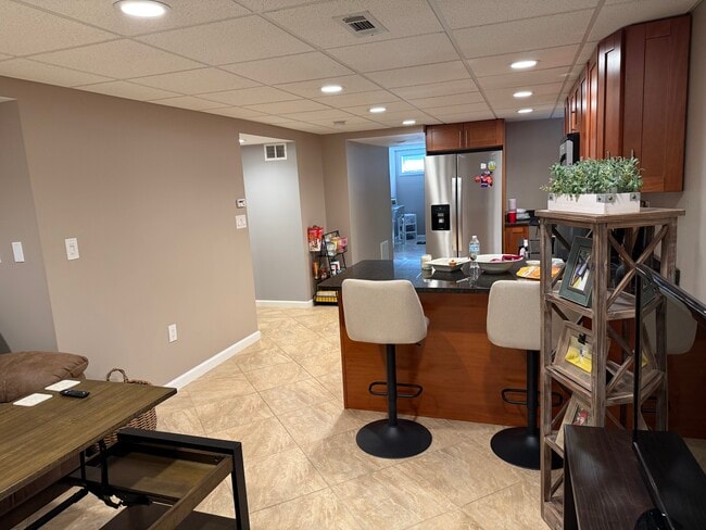 18516 Rolling Acres Way in Olney, MD - Foto de edificio - Building Photo