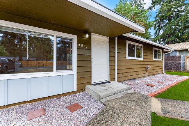9814 Lawndale Ave SW in Lakewood, WA - Building Photo - Building Photo