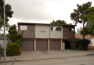 746 Termino Ave in Long Beach, CA - Building Photo - Building Photo