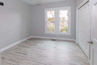 805 E Olive St, Unit 1 in Bloomington, IL - Building Photo - Building Photo