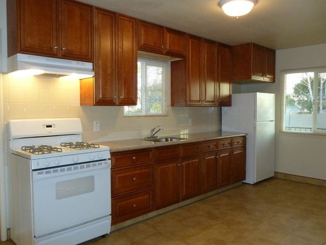 439 Central Ct in San Leandro, CA - Building Photo - Building Photo