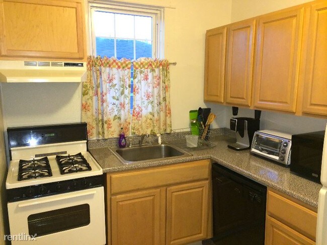 381 Ives St in Providence, RI - Building Photo - Building Photo