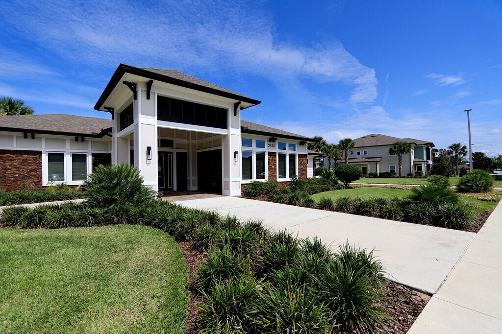 Atwater Apartments in Tavares, FL