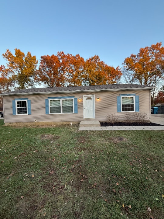 1561 Maryan Ave in Amelia, OH - Building Photo