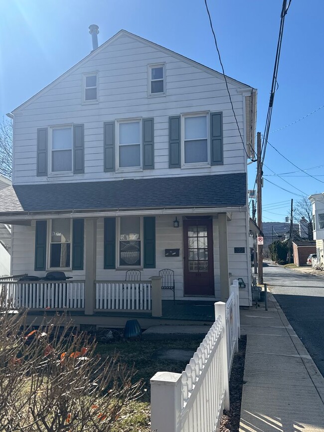 property at 322 E Broad St