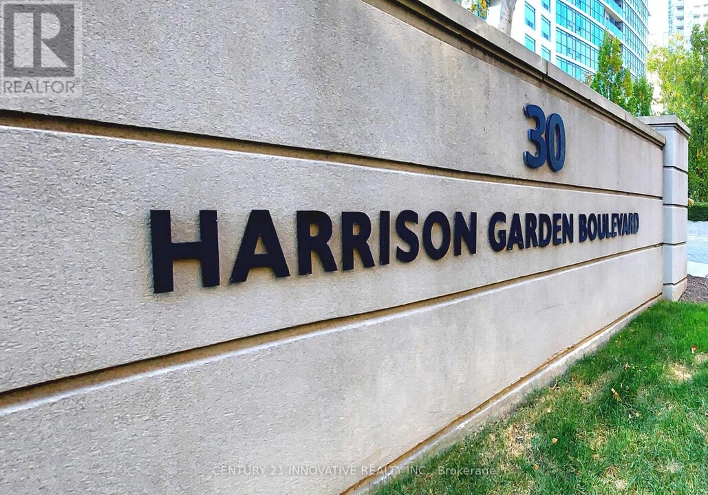 30-2230 Harrison Garden Blvd in Toronto, ON - Building Photo