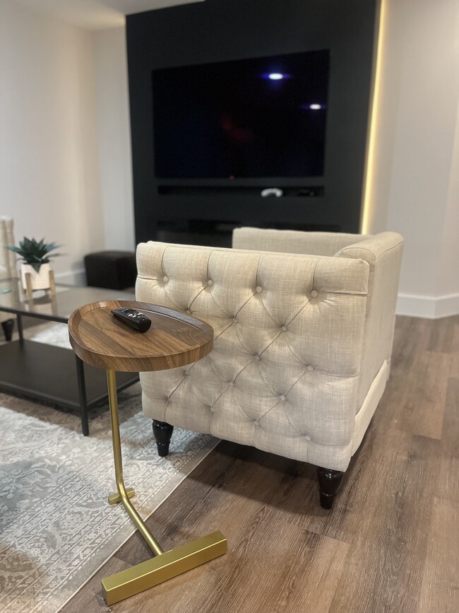 21968 Box Car Square, Unit Private Pad - Furnished - Utilities Included in Sterling, VA - Foto de edificio - Building Photo