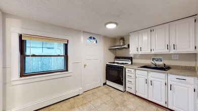 240 Silver St in Boston, MA - Building Photo - Building Photo