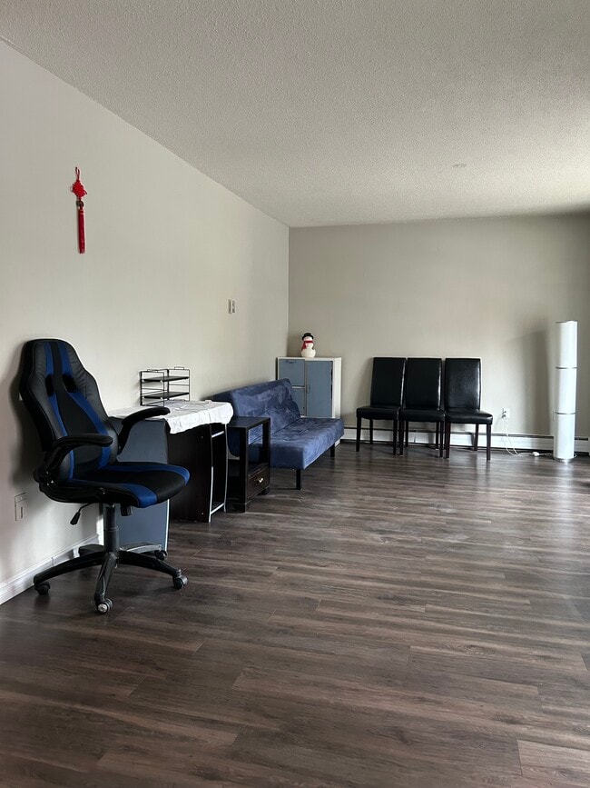 110 25 Av SW in Calgary, AB - Building Photo - Building Photo