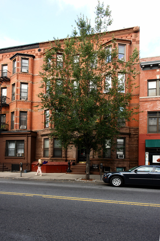 64 7th Ave in Brooklyn, NY - Foto de edificio - Building Photo