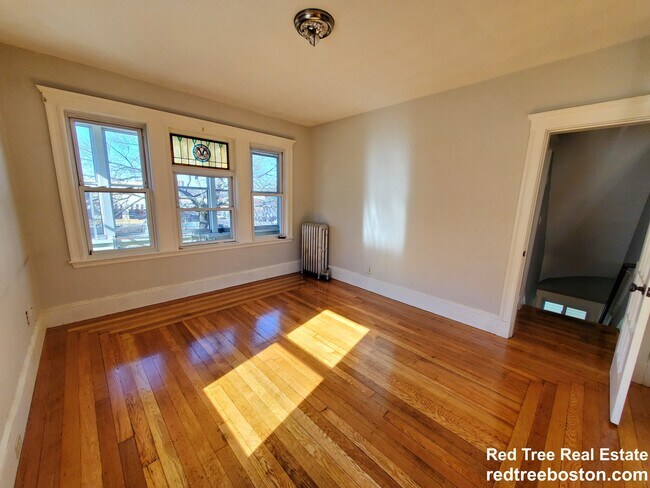 623 Fellsway, Unit 2 in Medford, MA - Foto de edificio - Building Photo