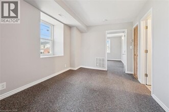 906 King St E in Cambridge, ON - Building Photo - Building Photo