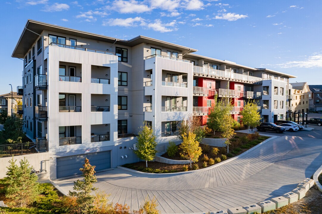 350 Livingston Cmn NE in Calgary, AB - Building Photo