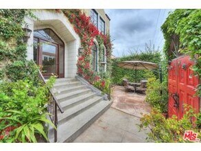 1909 N Commonwealth Ave in Los Angeles, CA - Building Photo - Building Photo