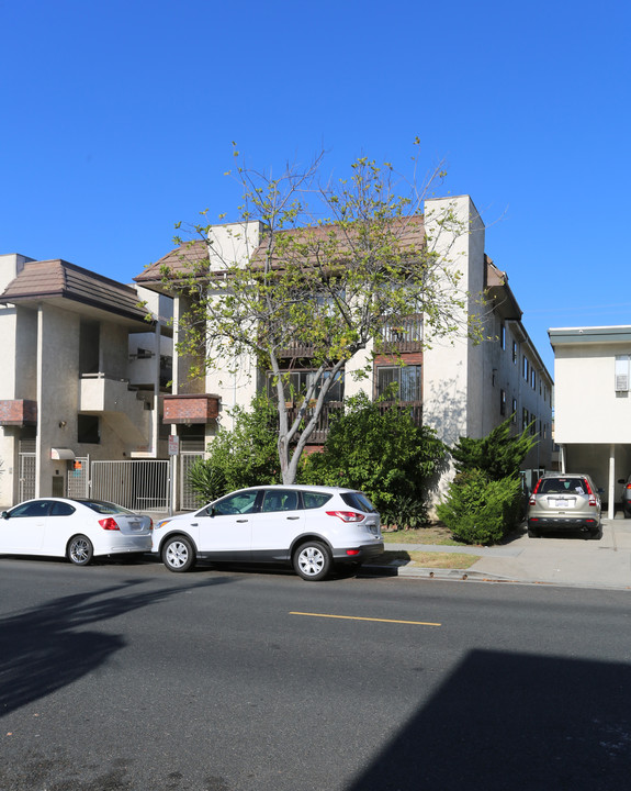 239 N Isabel St in Glendale, CA - Building Photo