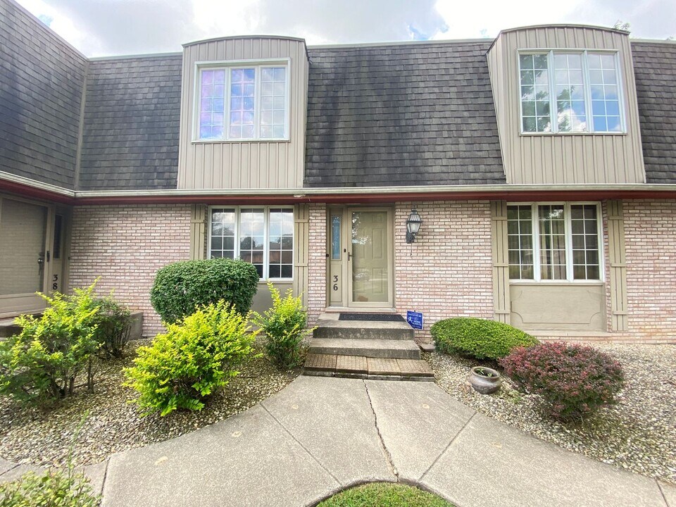 36 Lilac Ct in Schererville, IN - Building Photo