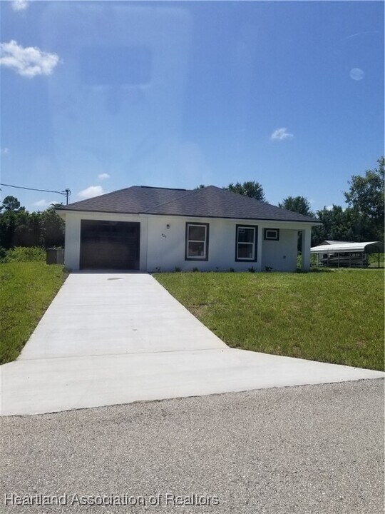 420 W Waterway Ave NW in Lake Placid, FL - Building Photo