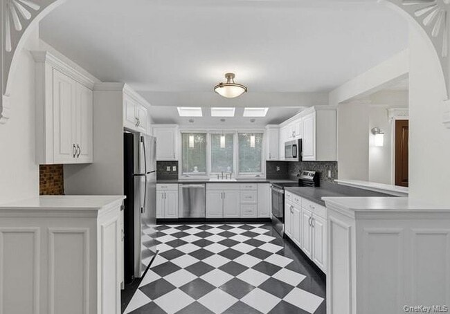 22 School St in Oyster Bay, NY - Building Photo - Building Photo