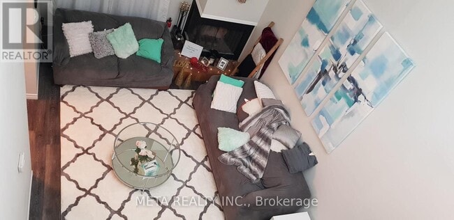 property at 8 Roscoe Rd