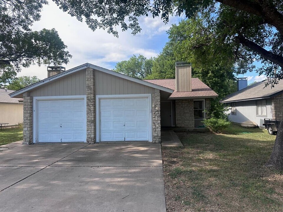 410 Linden St in Bastrop, TX - Building Photo