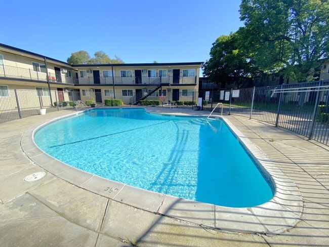 Renovated Apartments at Oak Plaza Apartments