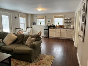 156 Burpee Hill Rd, Unit Furnished Apartment in Grantham, NH - Building Photo - Building Photo