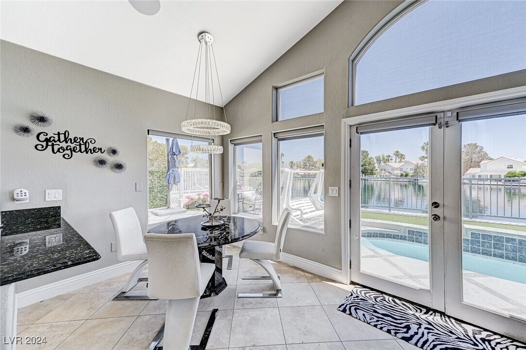 2984 Sun Lake Dr in Las Vegas, NV - Foto de edificio