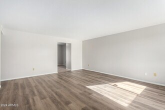 5948 W Holly St in Phoenix, AZ - Building Photo - Building Photo