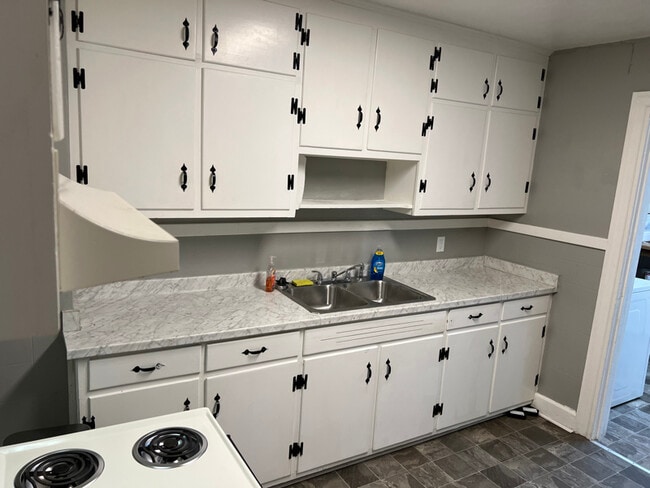 207 N Armistead Ave in Hampton, VA - Building Photo - Building Photo