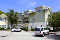 Jamestown Apartments & Townhomes in St. Petersburg, FL - Foto de edificio - Building Photo