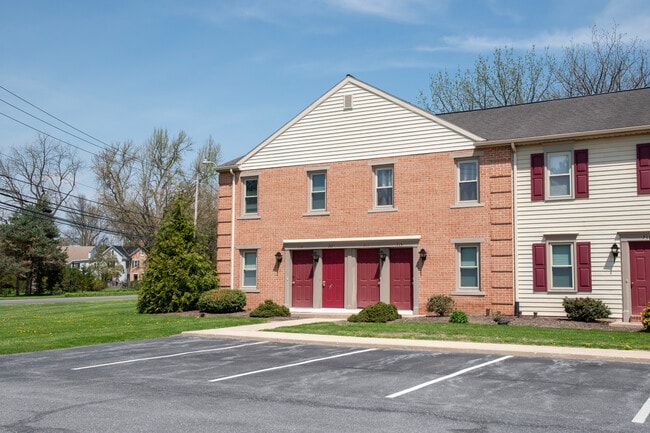 717 Brunnerville Rd in Lititz, PA - Foto de edificio - Building Photo