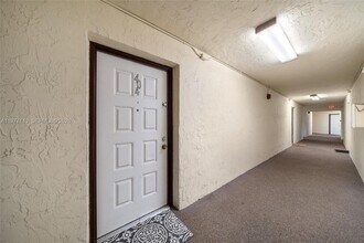 8005 Lake Dr in Doral, FL - Building Photo - Building Photo