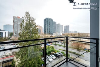 10050 NE 10th St in Bellevue, WA - Building Photo - Building Photo