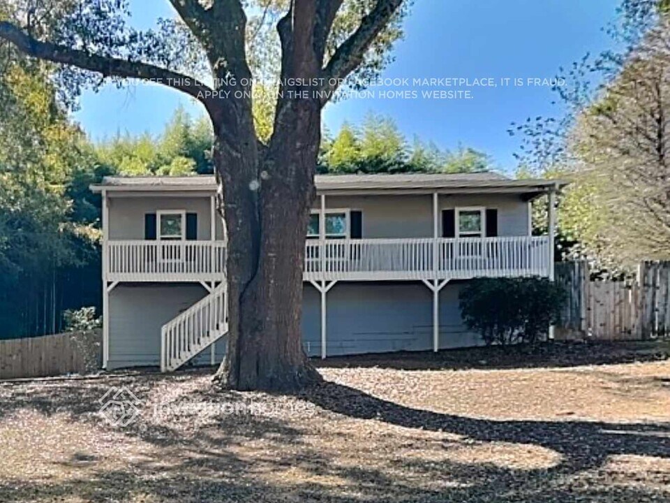 121 Limestone Ln in Douglasville, GA - Foto de edificio