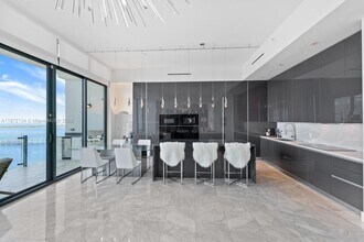 1451 Brickell Ave, Unit LPH 4901 in Miami, FL - Building Photo - Building Photo