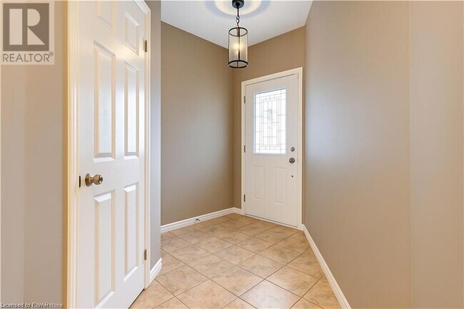 313 Featherstone Crescent in Kitchener, ON - Building Photo - Building Photo