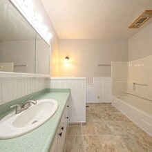 806 S Roche St in Knoxville, IA - Building Photo - Building Photo